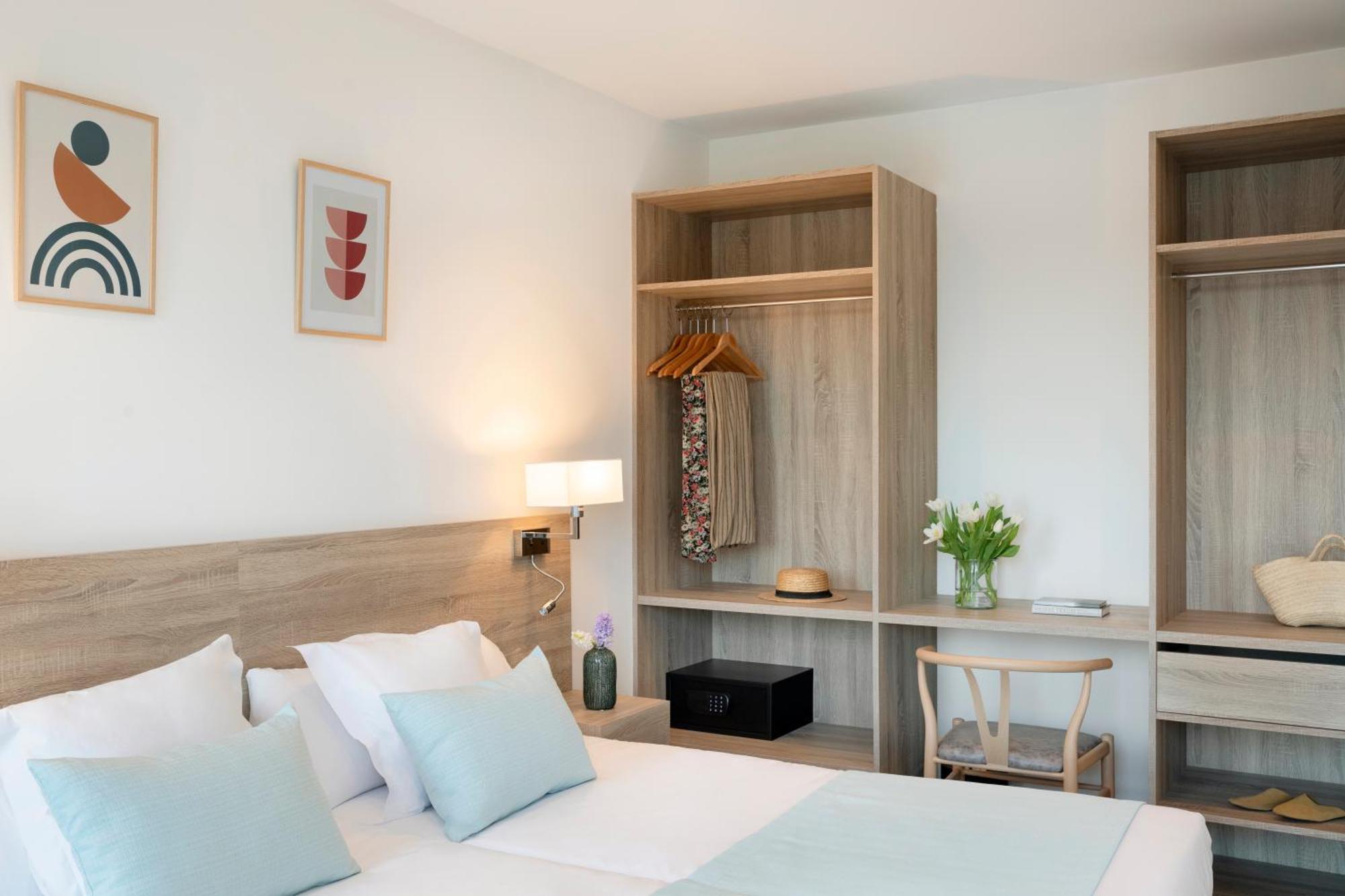 Aparthotel Marina Drach Porto Cristo Exterior photo