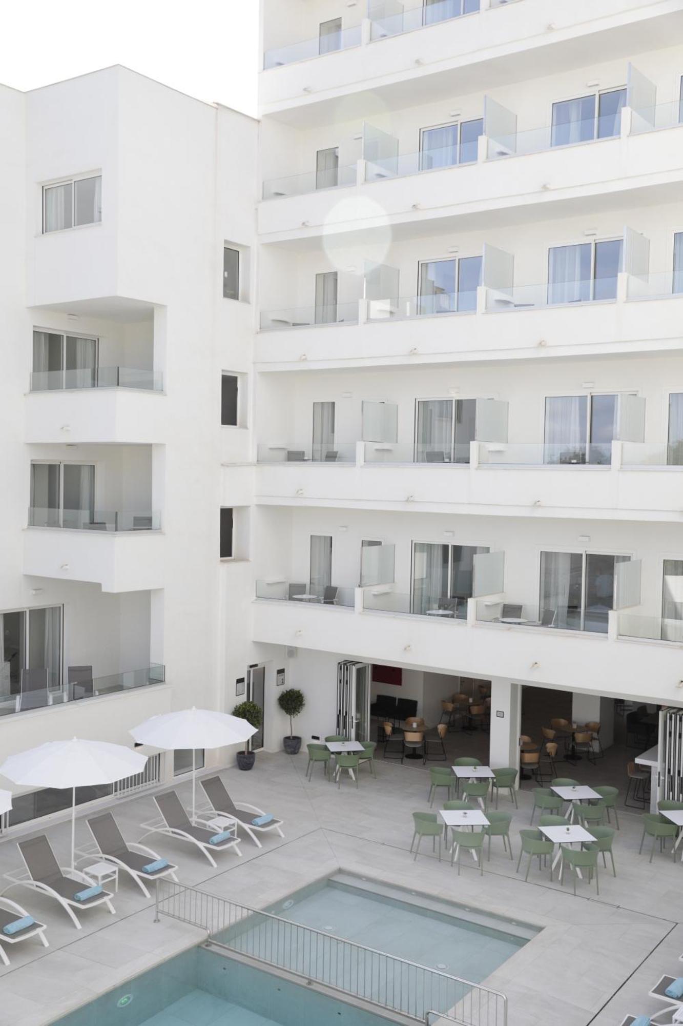 Aparthotel Marina Drach Porto Cristo Exterior photo