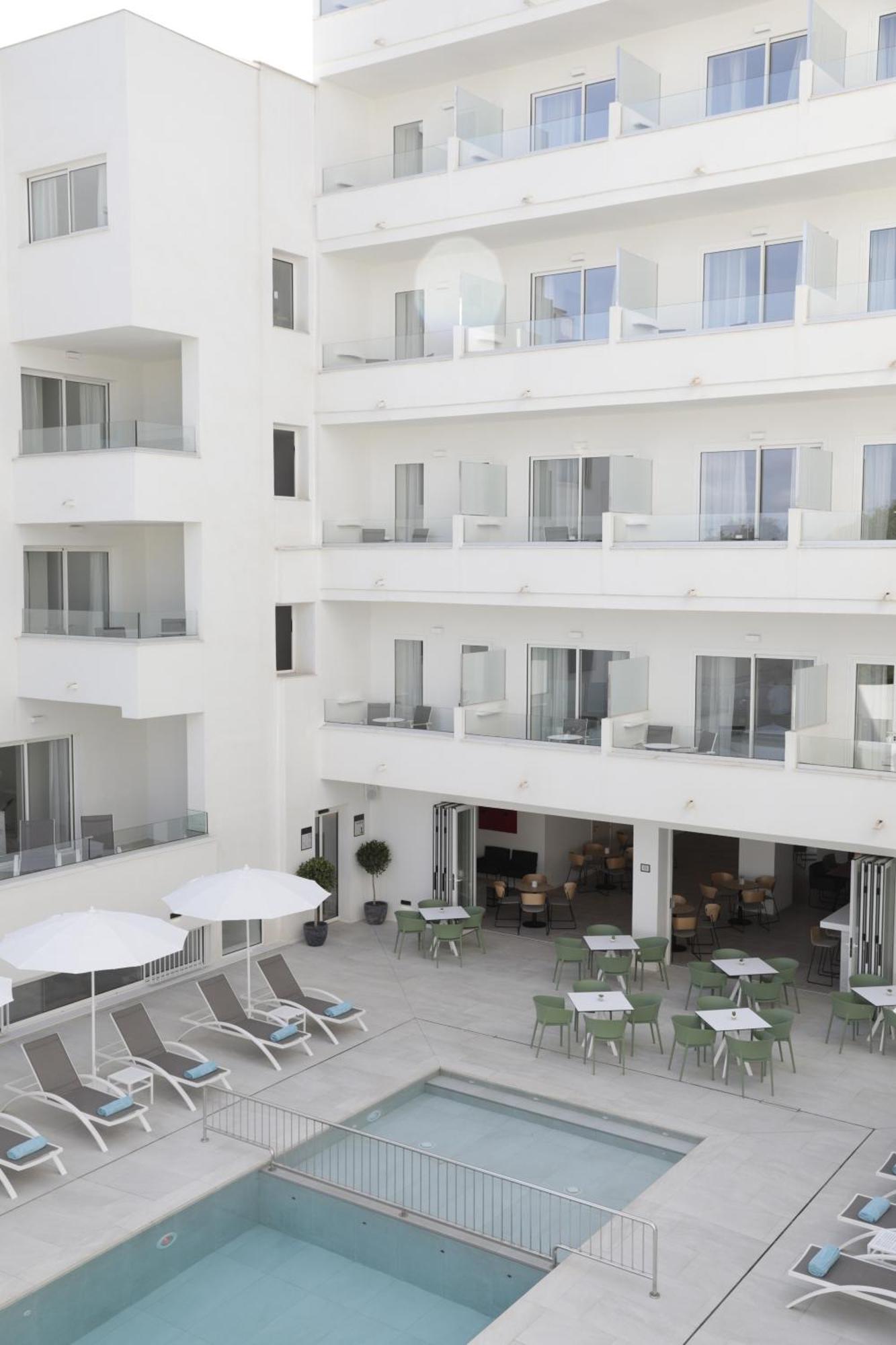 Aparthotel Marina Drach Porto Cristo Exterior photo